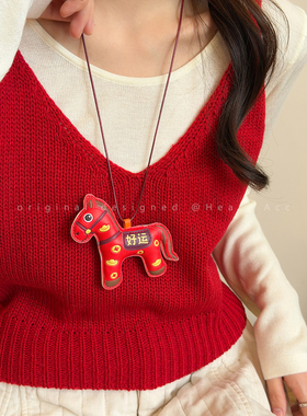 「马到成功」可爱红色小马吊坠项链女小众设计感毛衣链本命年配饰