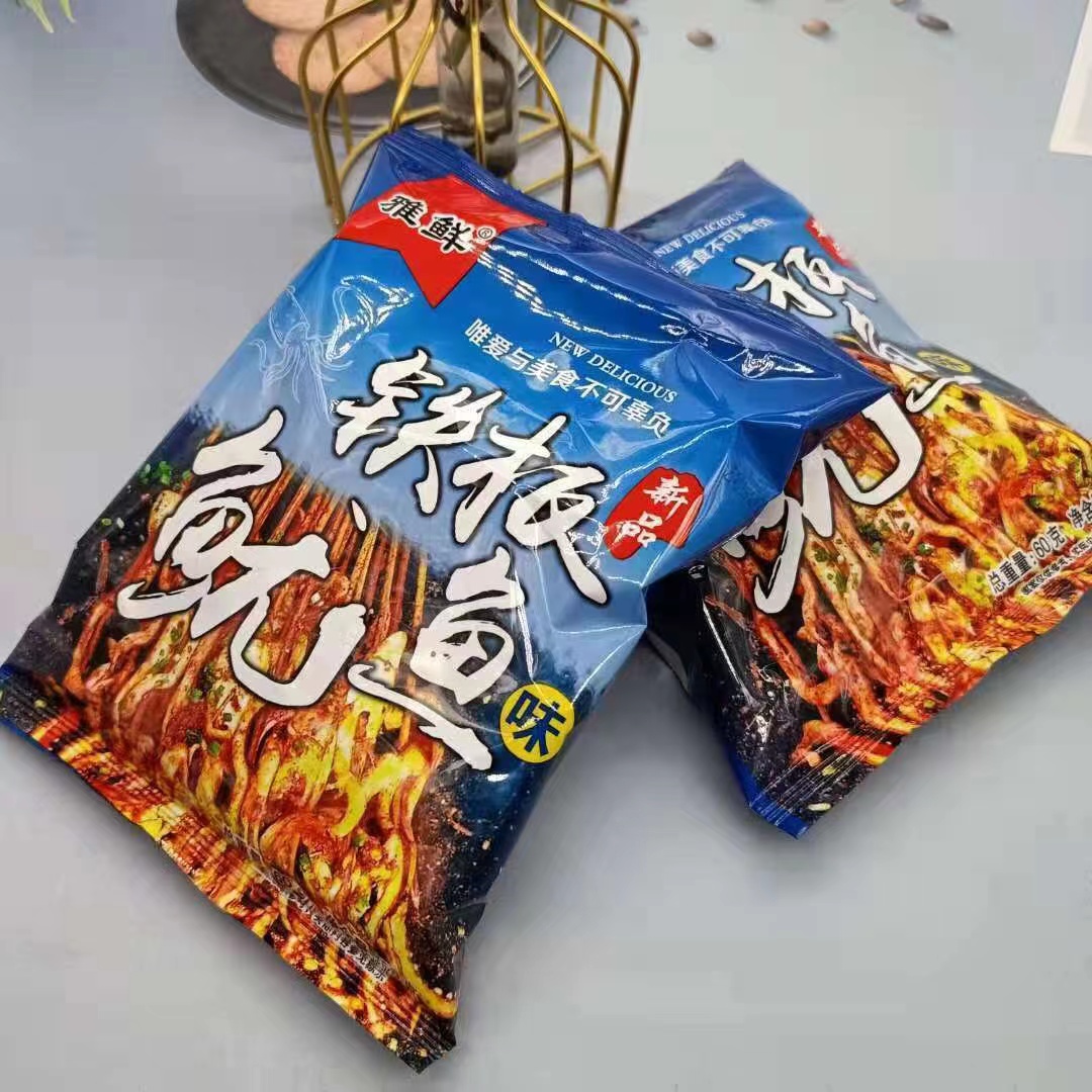 雅鲜铁板鱿鱼56g新品方便面双层面饼家庭学生宿舍即食点心干吃面 - 图1