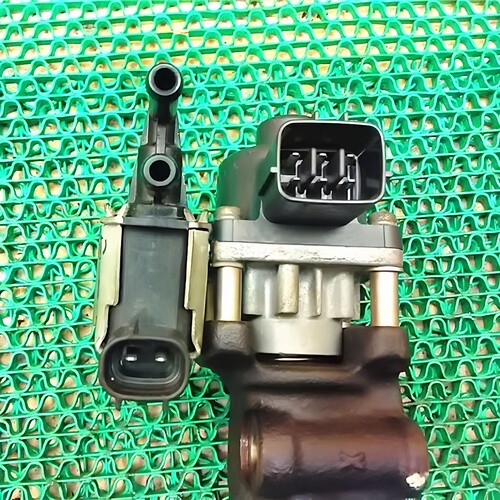 适用斯巴鲁森林人力狮2.0 2.5 EJ20 EJ25电磁阀废气循环阀废气阀 - 图3