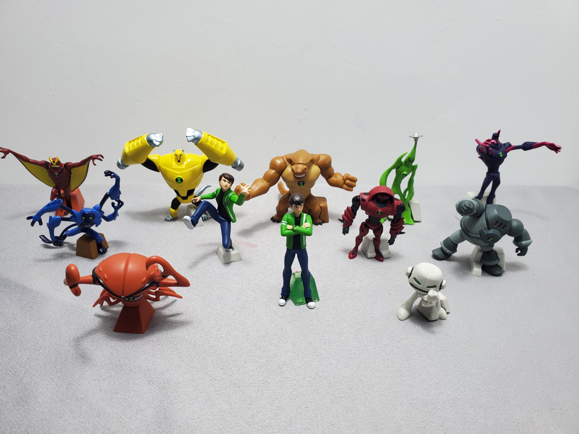 日本万代 BANDAI ben10少年骇客地球保卫者班手办模型扭蛋玩具-图2