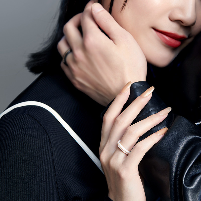 潮宏基丘比特两情相依18K金陶瓷戒指钻520礼物对戒订婚 丷   叭