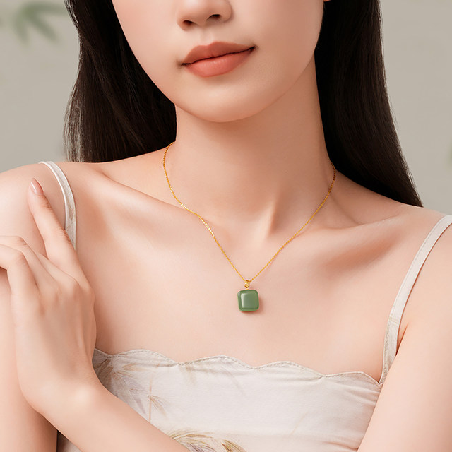 Chaohong Jiyan Ruyu 18k gold Hetian jade pendant