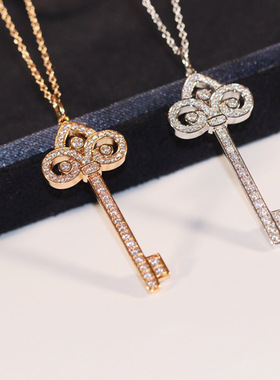 莫桑石鸢尾花形钥匙镶钻项链