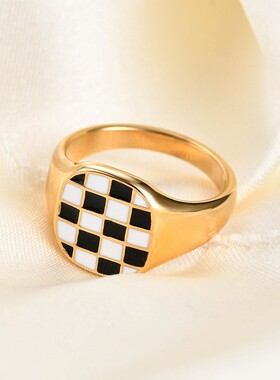 新款欧美流行时尚简约13MM四方黑白棋盘格金色戒指钛钢指环女