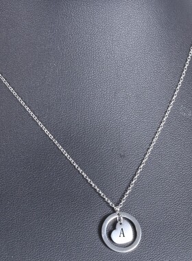 新款欧美跨境热卖不锈钢26个字母圆形镂空爱心项链可激光Logo刻字