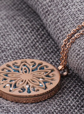 新款亚马逊魔方圆形五角星钛钢项链女式玫瑰金水晶吊坠锁骨链