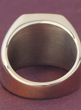 新款跨境金色26个双剑交叉个性英文18MM首字母戒指方形光面指环女