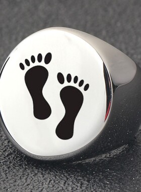 新款跨境亚马逊 22MM圆形刻字母亲节礼物母子脚印不锈钢戒指