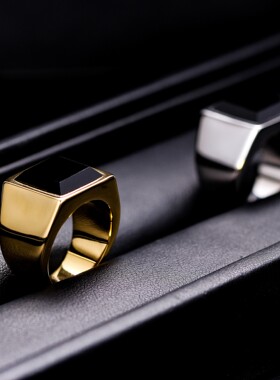 新款欧美跨境热卖个性几何方形15MM不锈钢镶黑玻璃18K金钛钢戒指