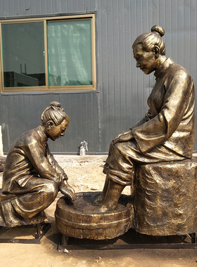 孩子妈妈洗脚雕塑玻璃钢定做人物