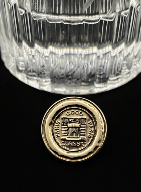 法式橱窗金属胸针防走光