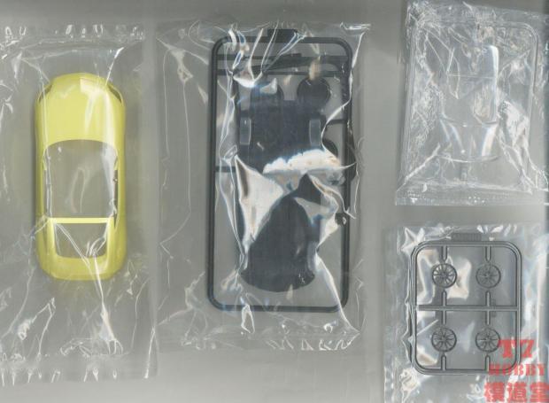 青岛社1/32免胶预上色拼装车模Nissan RZ34 Fairlady Z黄色 06260 - 图3