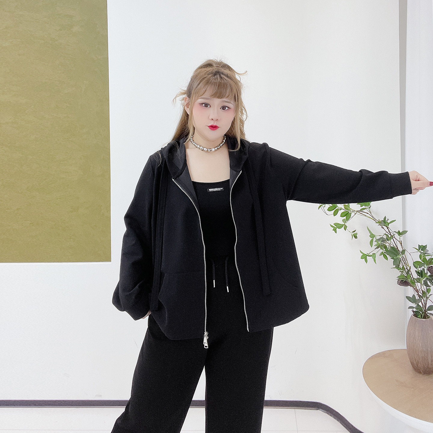 学院风少女纯色抽绳卫衣潮胖莹莹大码女装秋季多巴胺遮肉连帽外套,淘宝优惠券,粉丝福利购,淘宝优惠卷