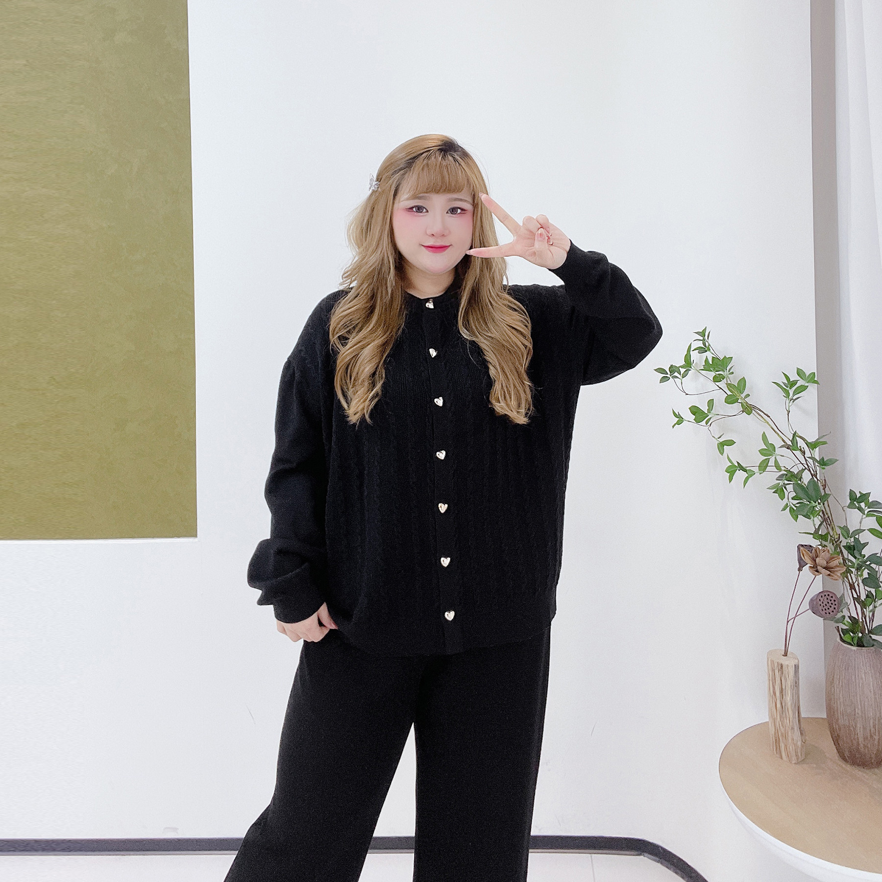 350斤宽松遮肉针织开衫胖莹莹大码女装秋冬肌理感减龄风麻花毛衣,淘宝优惠券,粉丝福利购,淘宝优惠卷