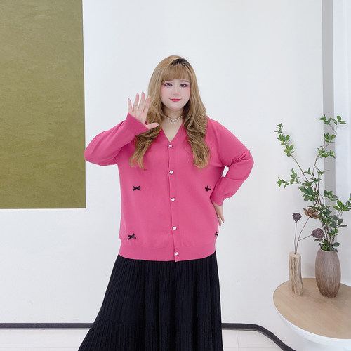 300斤减龄立体蝴蝶结显瘦毛衣女胖莹莹大码女装春季粉色针织开衫 - 图1