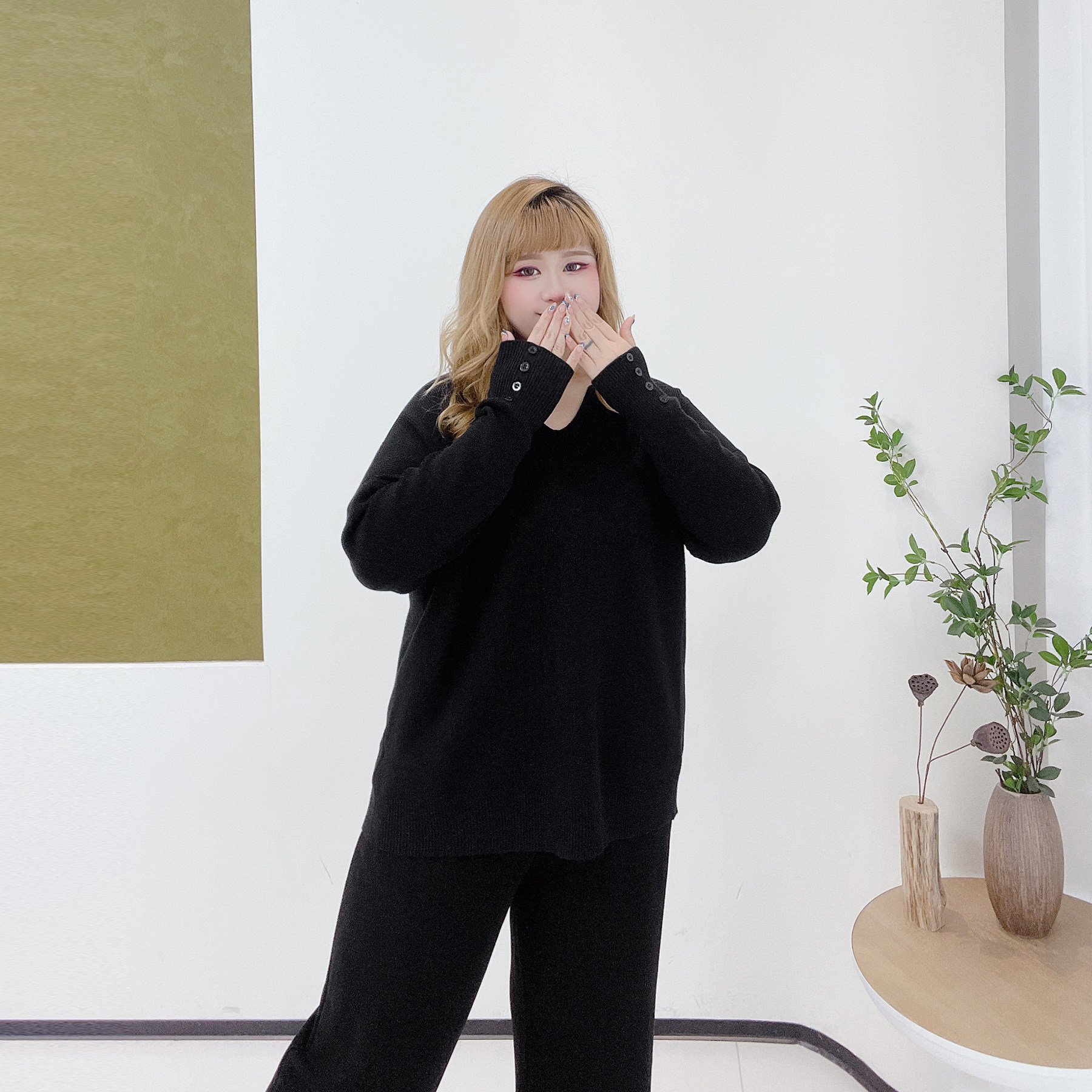 350斤显瘦加厚V领针织打底衫胖莹莹大码女装秋冬弹力简约纽扣毛衣,淘宝优惠券,粉丝福利购,淘宝优惠卷