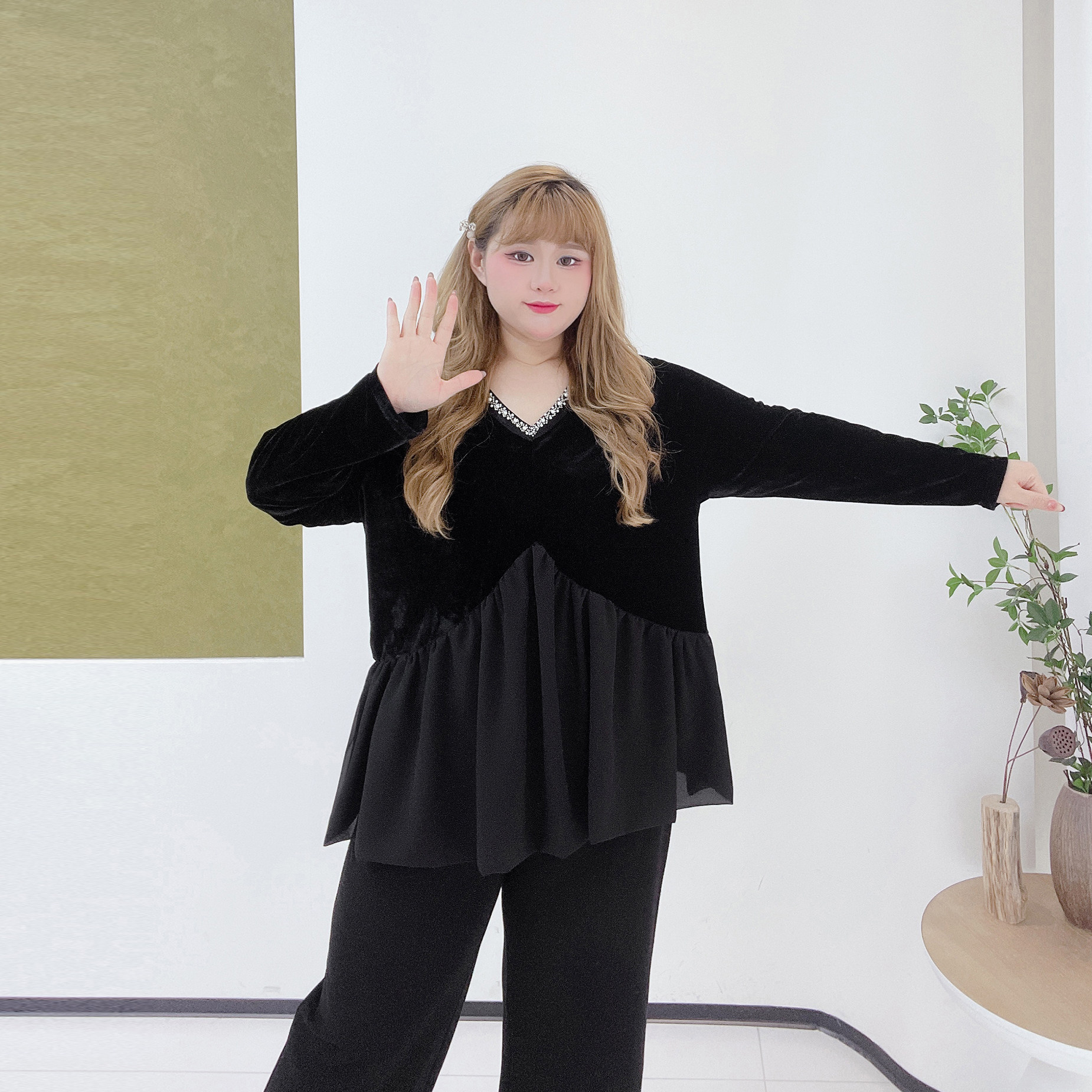 300斤重工钉珠高级感内搭上衣胖莹莹大码女装秋冬丝绒气质打底衫,淘宝优惠券,粉丝福利购,淘宝优惠卷