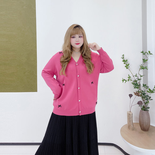 300斤减龄立体蝴蝶结显瘦毛衣女胖莹莹大码女装春季粉色针织开衫 - 图3