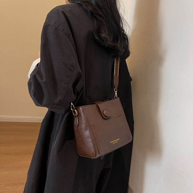 高级感水桶包包女2026新款潮韩版时尚百搭宽肩带斜挎包休闲单肩包,淘宝优惠券,粉丝福利购,淘宝优惠卷