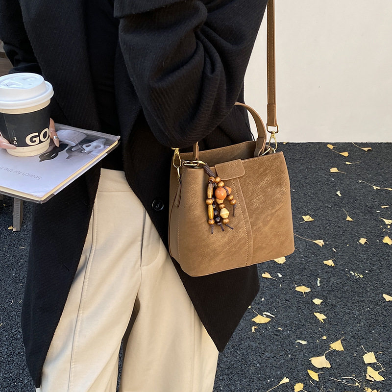 时尚复古小包包女式2025新款潮百搭斜挎包时尚小众单肩手拎水桶包,淘宝优惠券,粉丝福利购,淘宝优惠卷