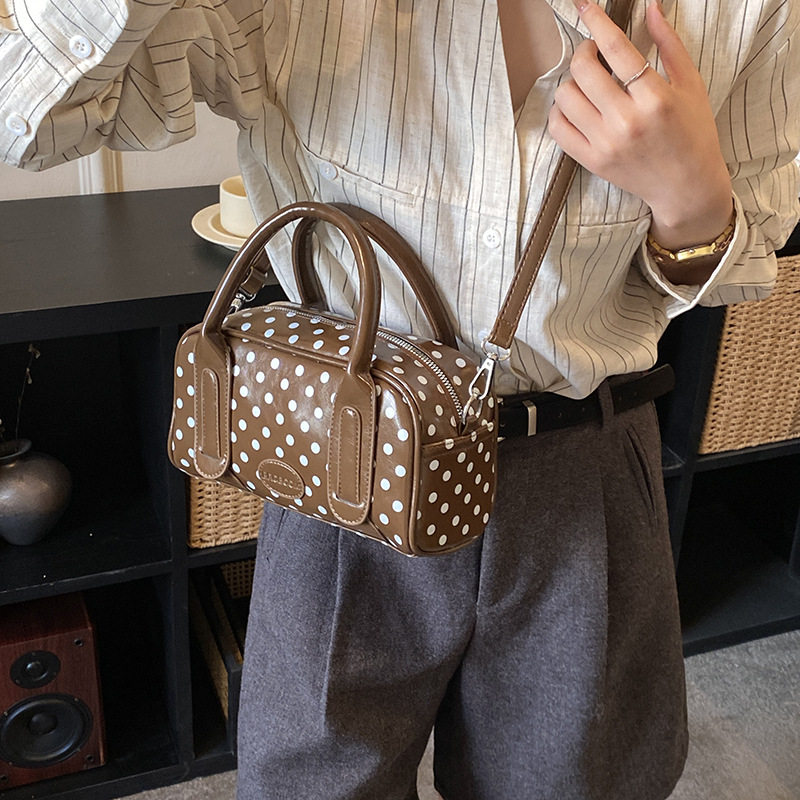 复古波点手提包包女2026新款高级感小众单肩枕头包单肩斜挎小方包,淘宝优惠券,粉丝福利购,淘宝优惠卷