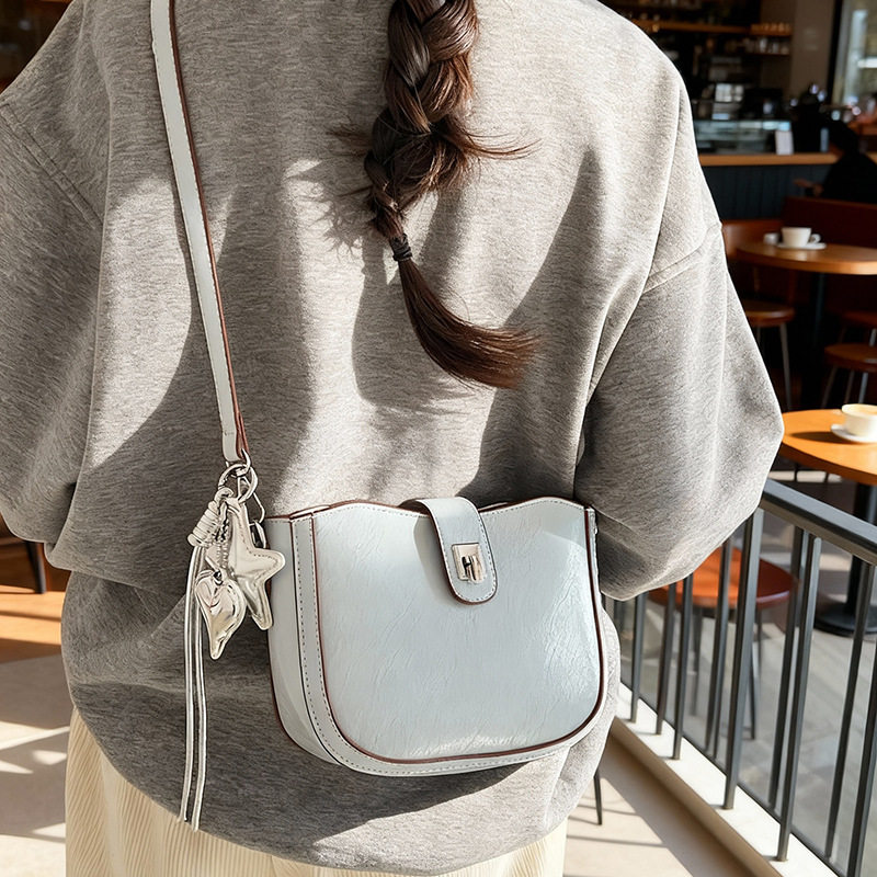 高级感腋下小包包女2026新款时尚百搭斜挎包精致超火单肩包水桶包,淘宝优惠券,粉丝福利购,淘宝优惠卷