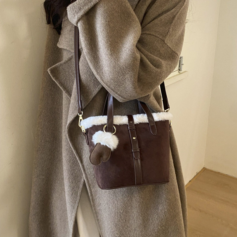 手提麂皮绒毛绒包包女2026新款潮流时尚复古菜篮子包斜挎包托特包,淘宝优惠券,粉丝福利购,淘宝优惠卷