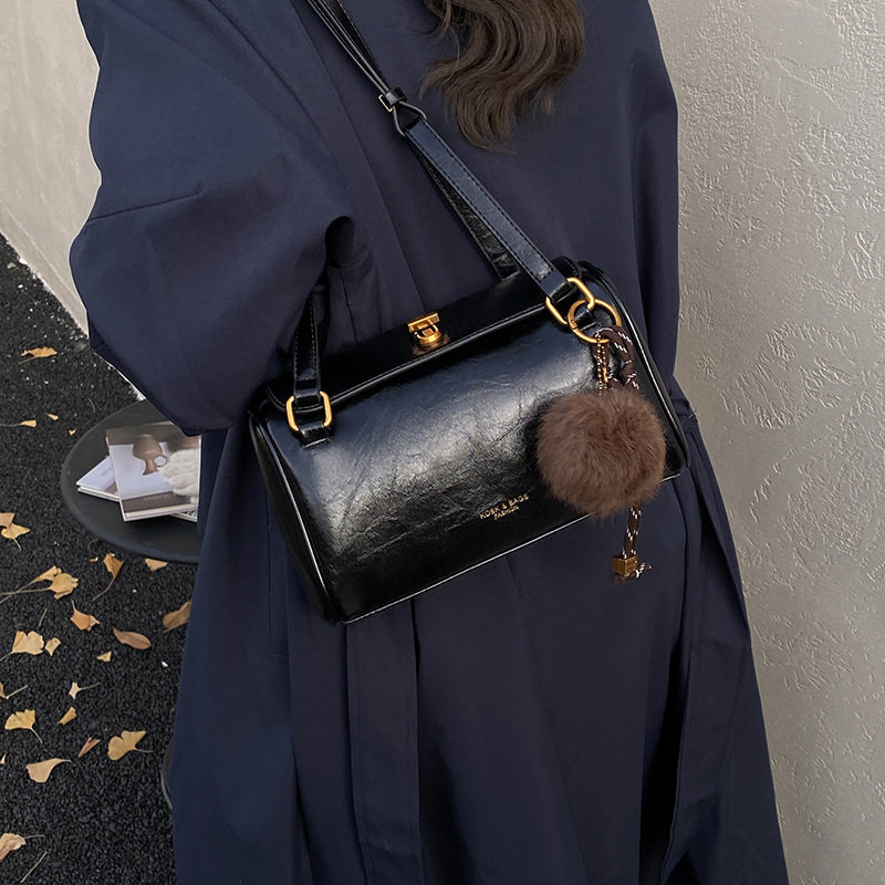 高级感洋气枕头包包女2025新款潮复古手提圆筒包美拉德单肩斜挎包,淘宝优惠券,粉丝福利购,淘宝优惠卷