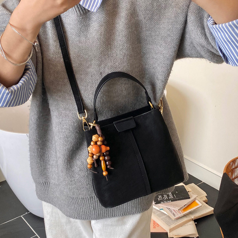 时尚复古小包包女式2025新款潮百搭斜挎包时尚小众单肩手拎水桶包,淘宝优惠券,粉丝福利购,淘宝优惠卷