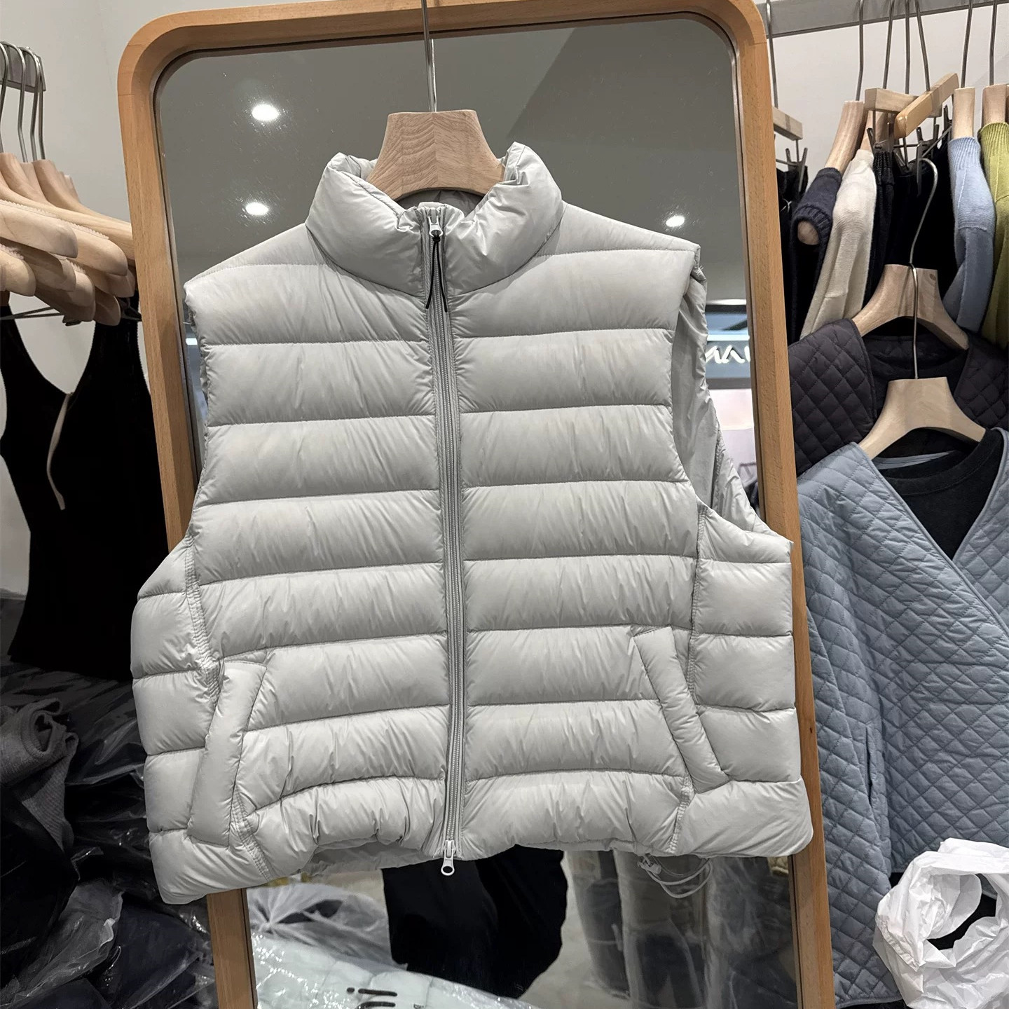 in11厂家韩版立领排骨羽绒马甲女2025冬黑色短款拉链保暖背心外套 - 图1