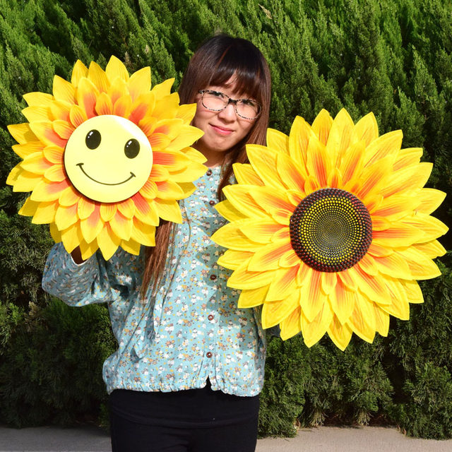 Sunflower dance children's opening ceremony props holding flowers
