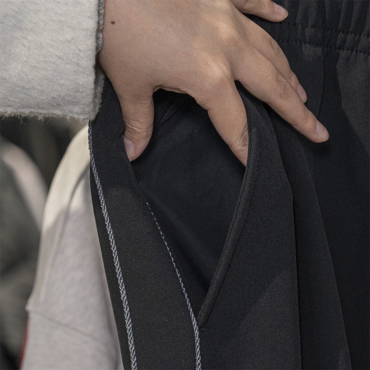 李宁运动长裤男2026春季新款休闲训练加绒保暖直筒裤长裤AYKW085,淘宝优惠券,粉丝福利购,淘宝优惠卷