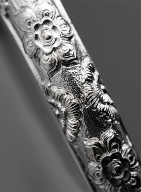 白州造物宝相花足银錾刻手镯