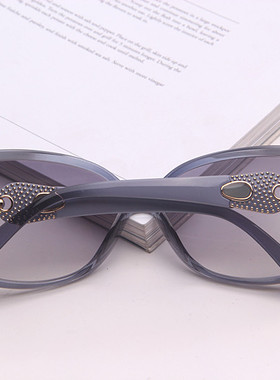 【品牌单】女士蓝灰色tr90太阳镜