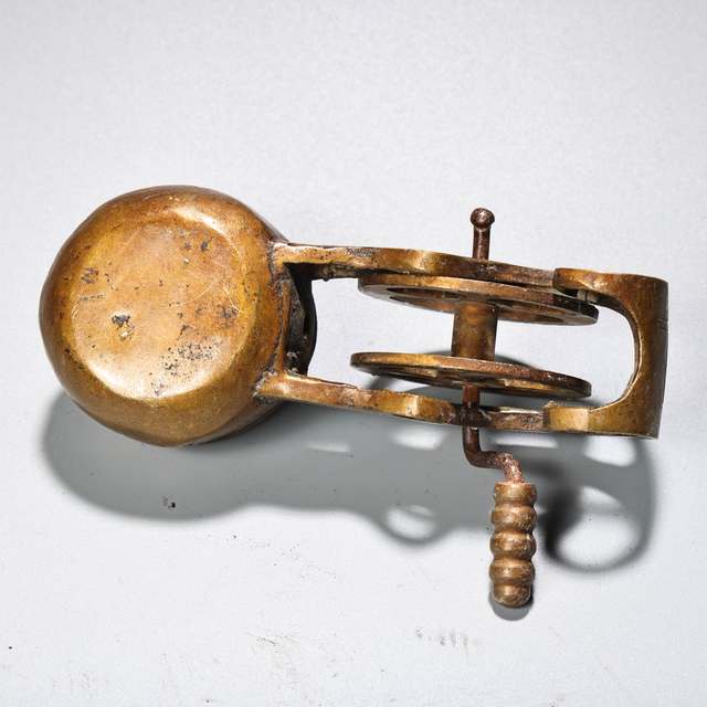 Antique copperware, brass ink fountain, old-fashioned scribing equipment, ancient woodworking supplies, decorative crafts, collectibles, ornaments