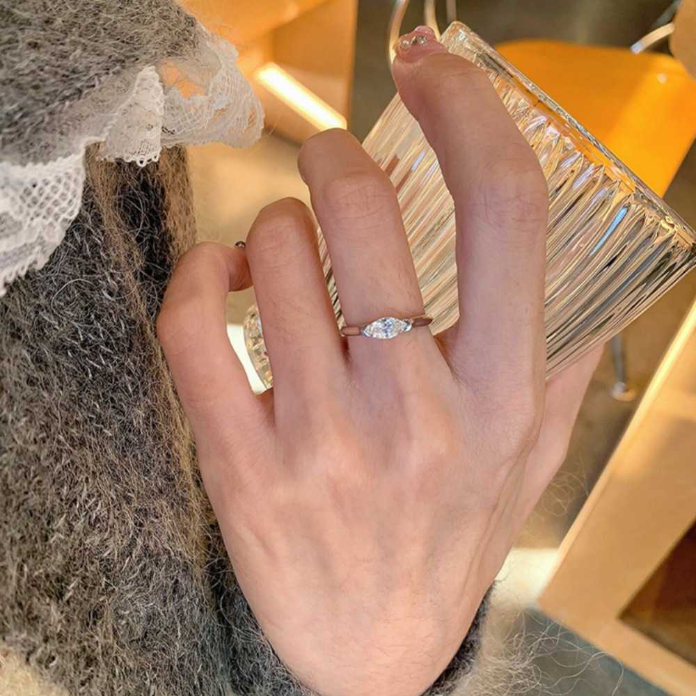 S925 sterling silver marquise zircon ring women's niche light luxury high-end versatile fashion ring non-fading jewelry trend
