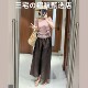 ແບບ Miyake pleated ຊຸດສອງສິ້ນສໍາລັບແມ່ຍິງ