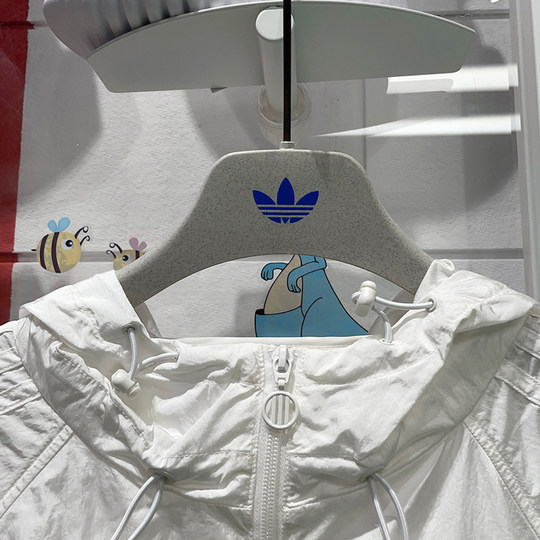 阿迪达斯三叶草女装2024秋季梭织防晒衣连帽防风衣休闲外套JD6381