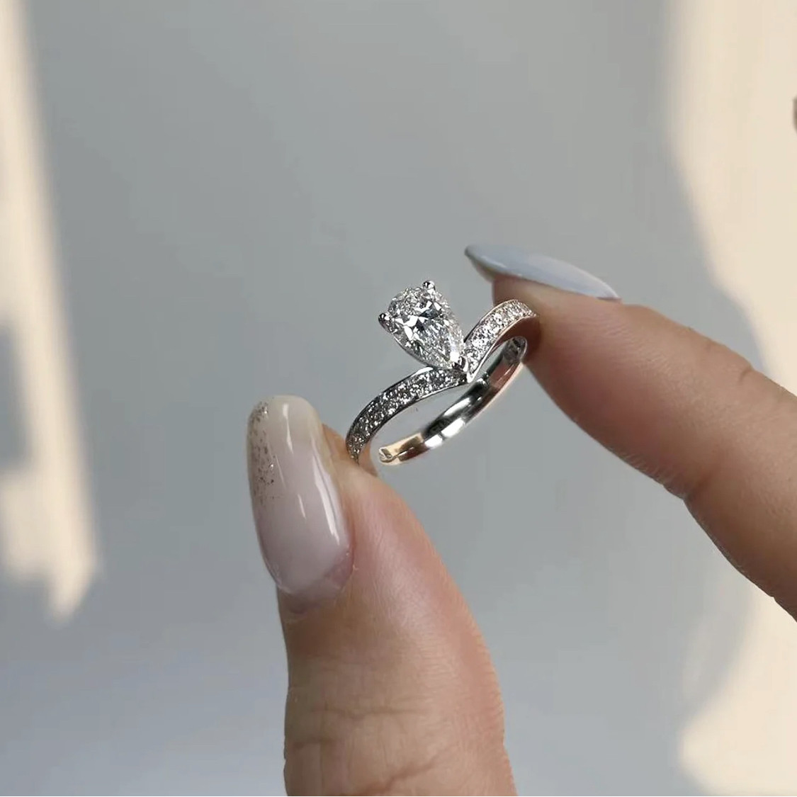 正品18K金培育钻石戒指女梨形钻戒简约小众气质水滴钻戒送女朋友,淘宝优惠券,粉丝福利购,淘宝优惠卷