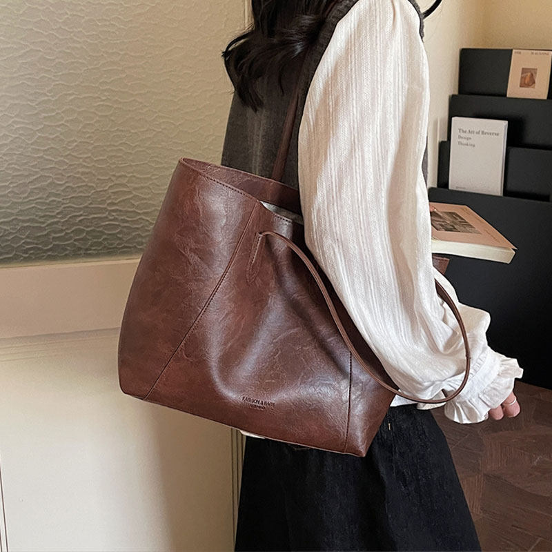 简约复古大容量包包女2026新款时尚休闲通勤单肩包百搭质感托特包,淘宝优惠券,粉丝福利购,淘宝优惠卷