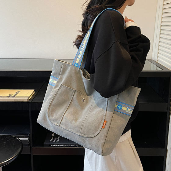 Large capacity canvas commuter bag casual shoulder tote bag