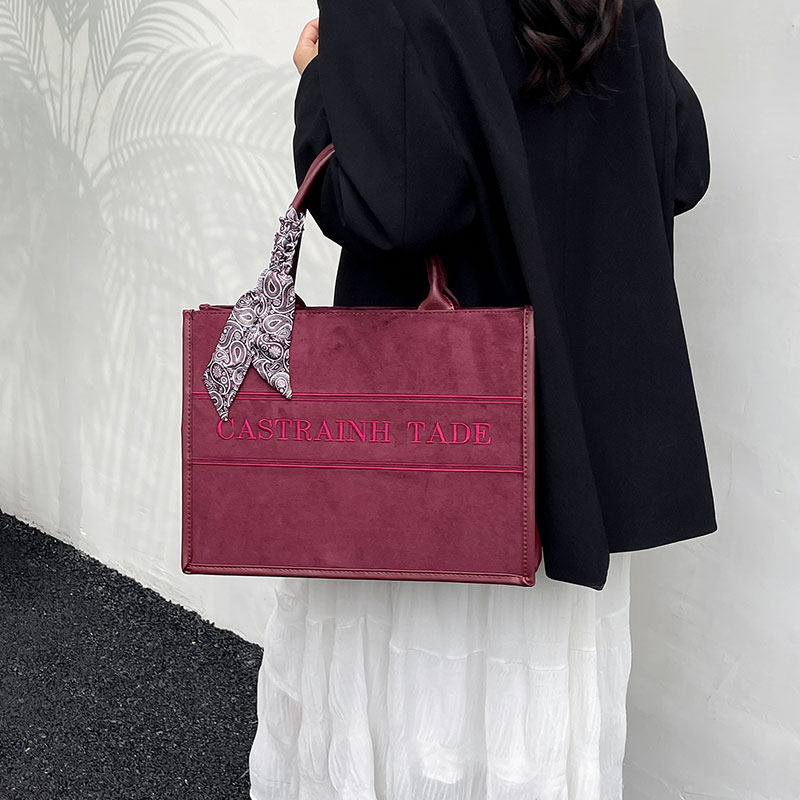 复古麂皮绒托特包女2025新款小众刺绣手提婚包高级感大容量通勤包,淘宝优惠券,粉丝福利购,淘宝优惠卷