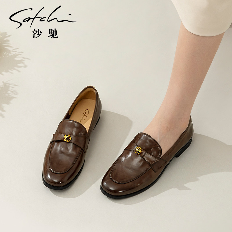 沙驰女鞋一脚蹬真皮乐福鞋单鞋2025秋冬新款山茶花饰扣复古通勤鞋,淘宝优惠券,粉丝福利购,淘宝优惠卷