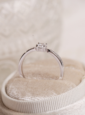 情侣锆石镶嵌简约仿真戒指