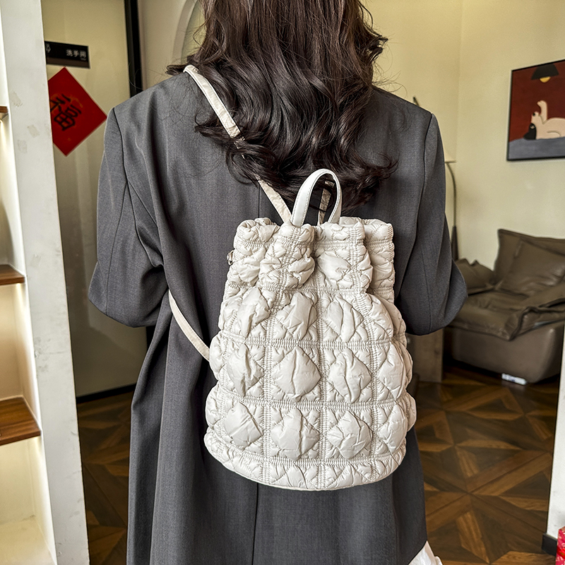 卡米伦复古2025森系新款包包斜挎包大容量时尚单肩通勤水桶腋下 - 图2