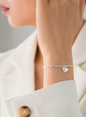 日韩风小米珠爱心手链女小众设计感学生情侣手链爱心吊坠饰品