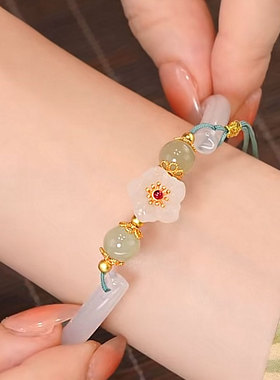 天然玉髓雏菊花朵和田玉手镯女