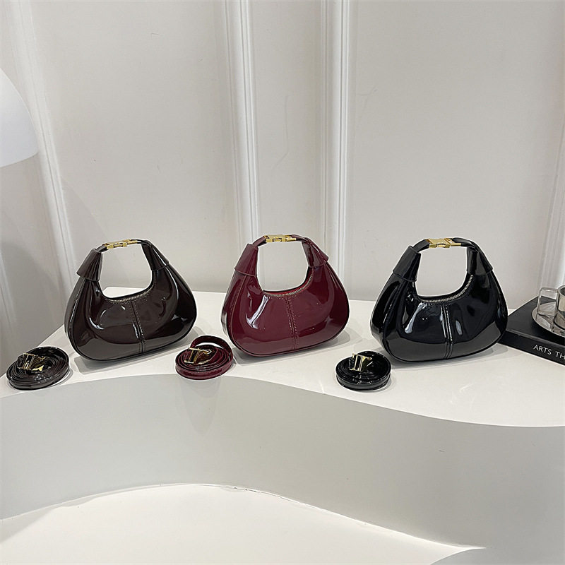 时尚潮流韩系小众单肩月牙包女2026春季新款质感简约纯色斜挎包,淘宝优惠券,粉丝福利购,淘宝优惠卷