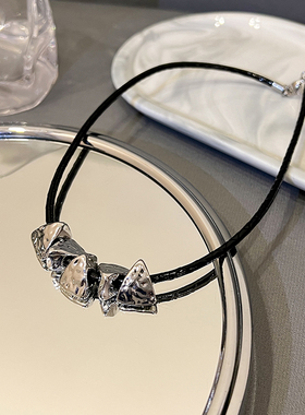 黑色皮革碎银子项链吊坠颈链