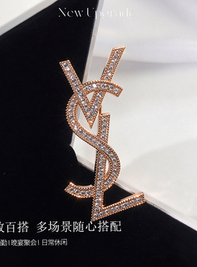 玫瑰金色字母胸针女款高级感